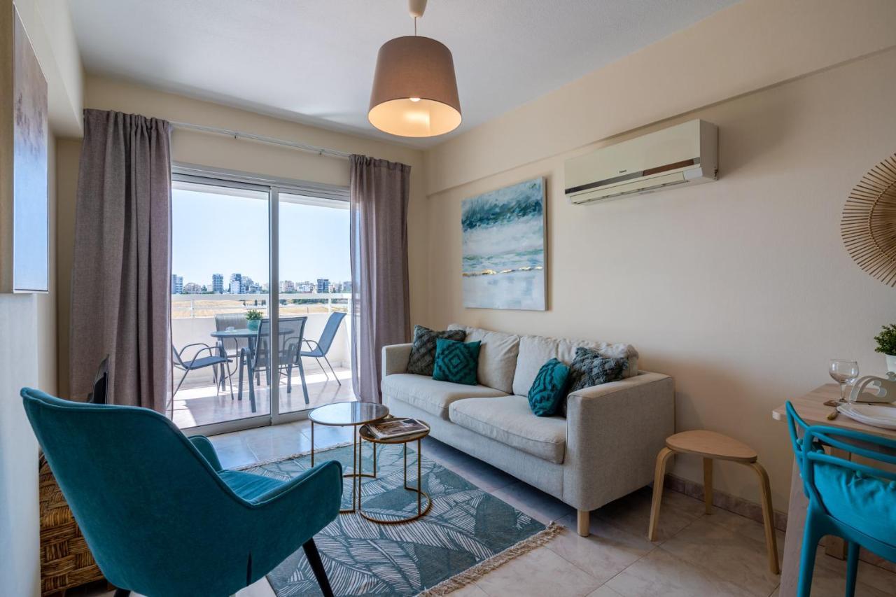 Sunny 2-Br Apartment In Mackenzie ラルナカ エクステリア 写真