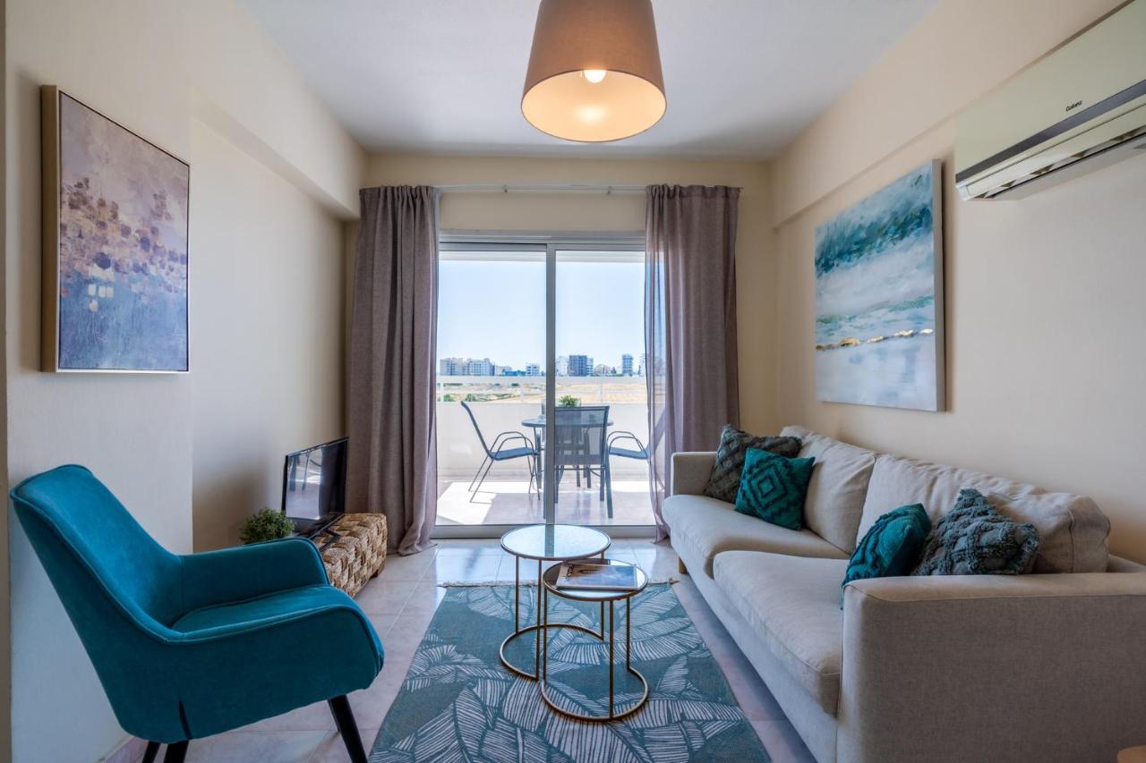 Sunny 2-Br Apartment In Mackenzie ラルナカ エクステリア 写真