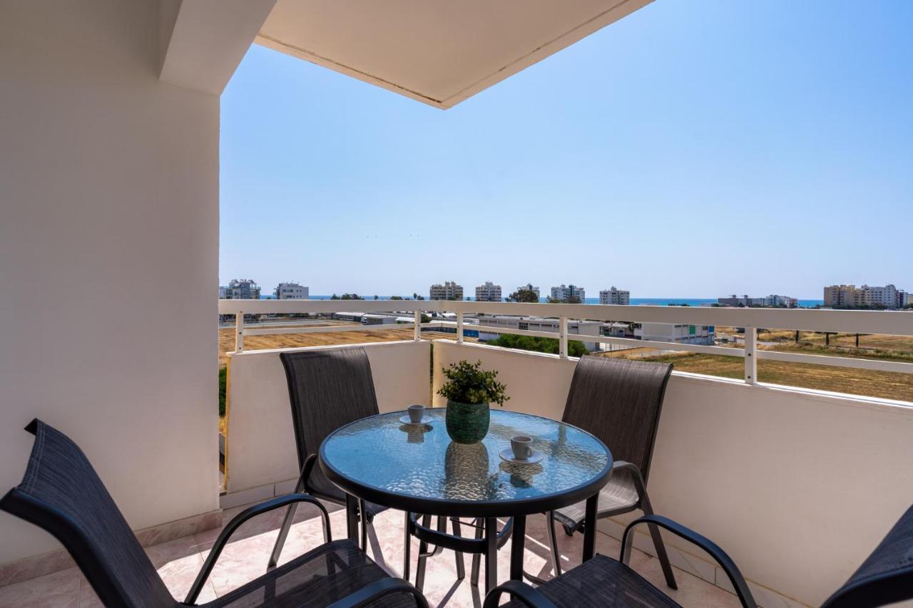 Sunny 2-Br Apartment In Mackenzie ラルナカ エクステリア 写真