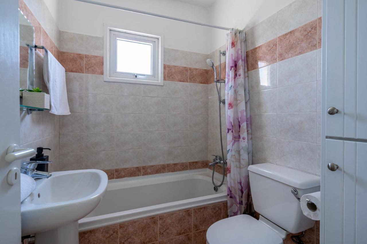 Sunny 2-Br Apartment In Mackenzie ラルナカ エクステリア 写真