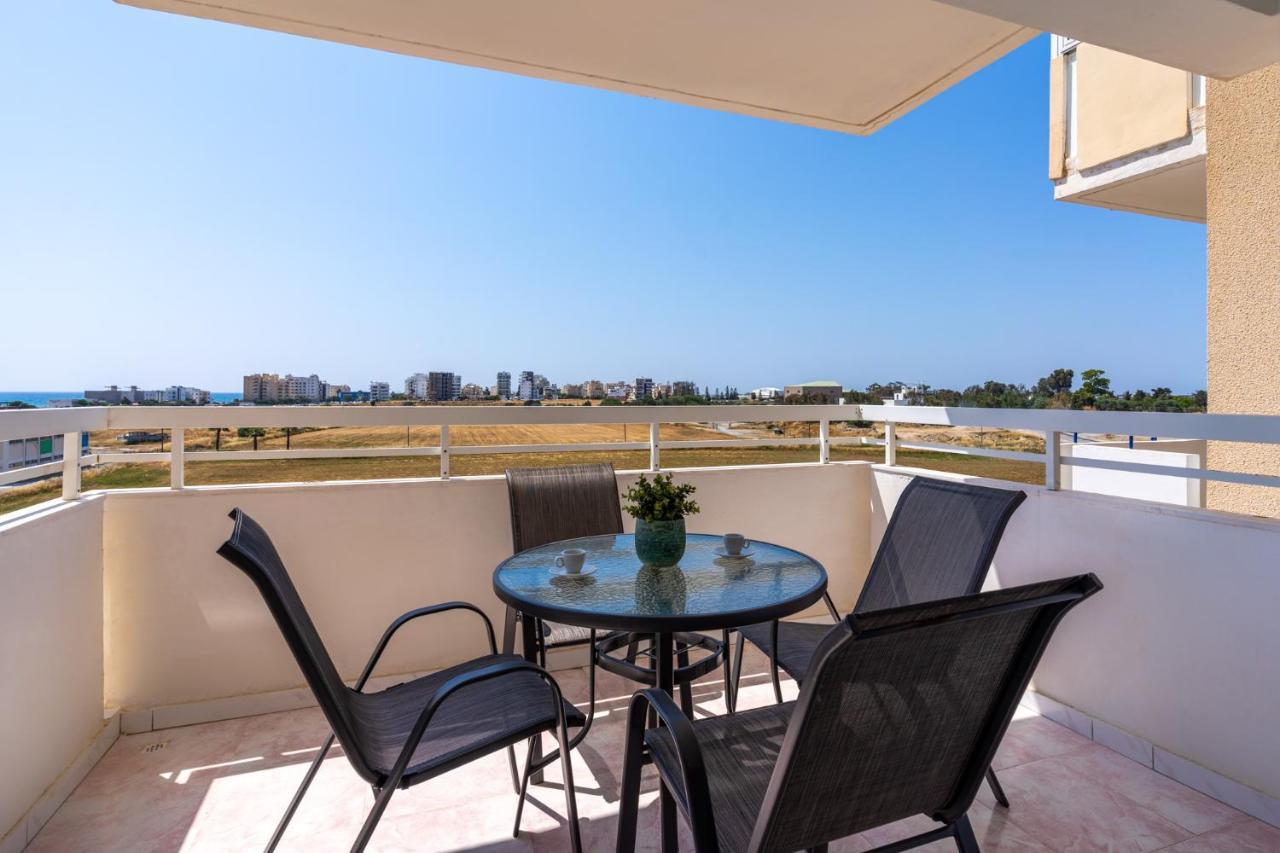 Sunny 2-Br Apartment In Mackenzie ラルナカ エクステリア 写真